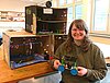 Lara Pfeifer beim Vorbereiten der SolarCup AG der Grundschule Altengroden